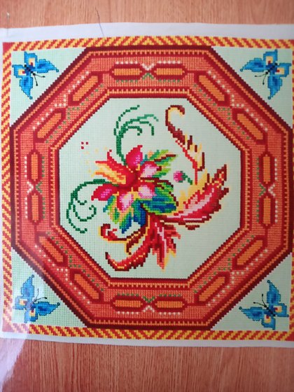 Работа «Подушка с цветком»