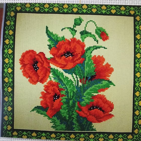 Работа «Подушка с маками»