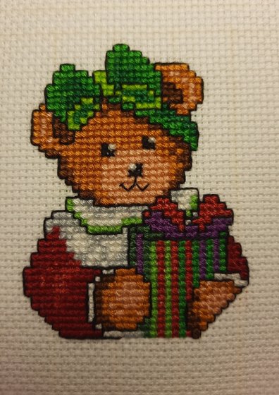 Работа «Медвежонок с подарком»