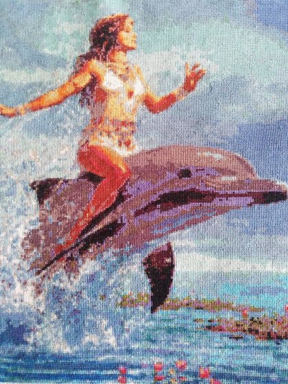 Работа «Девушка на дельфине»