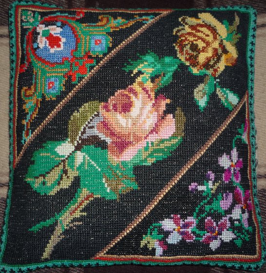 Работа «Подушка с розой»