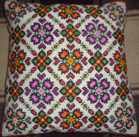 Работа «Подушка с ромбическим рисунком»