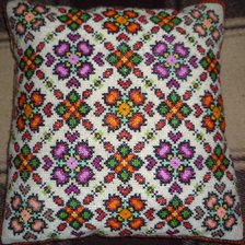 Работа «Подушка с ромбическим рисунком»