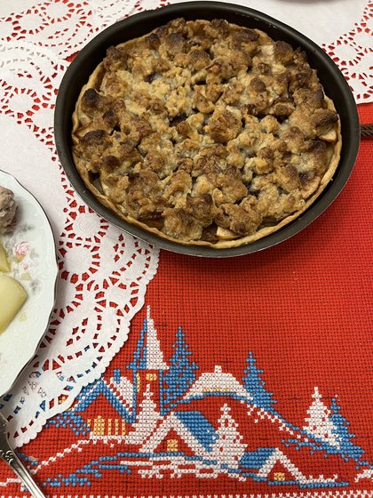 Работа «Красная скатерть»