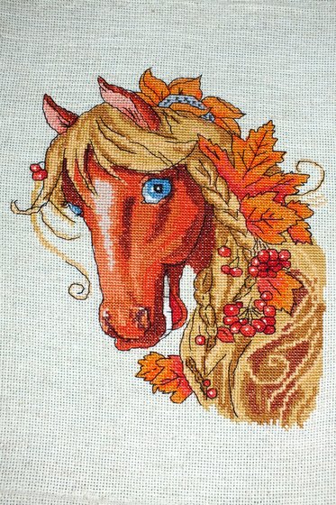 Работа «Лошадка в осенних листьях»