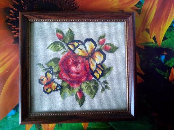 Работа «Бабочки на розе»