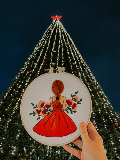 Работа «Девушка с букетом»