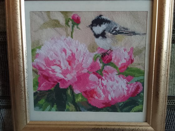 Работа «Синичка и пионы»