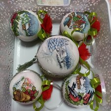 Работа «Елочные игрушки - шарики»