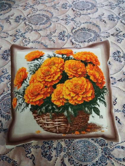 Работа «Бархатцы в корзине»