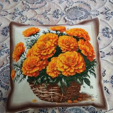 Работа «Бархатцы в корзине»