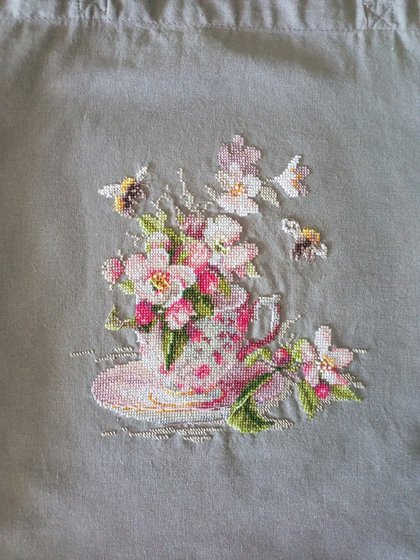 Работа «Шопер с яблоневым чаем от Чудесной иглы»