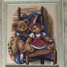 Работа «Плюшевые мишки на стёганном одеяле»