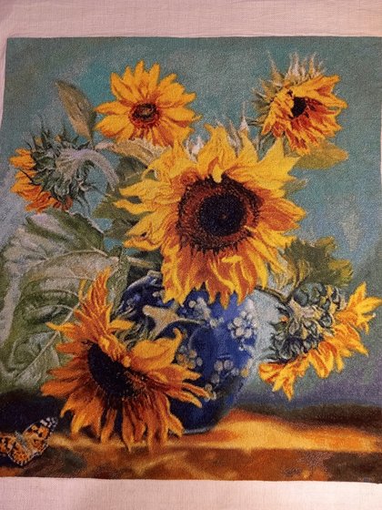 Работа «Подсолнухи в голубой вазе»