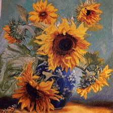 Работа «Подсолнухи в голубой вазе»