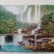 Работа «Слоны в джунглях»
