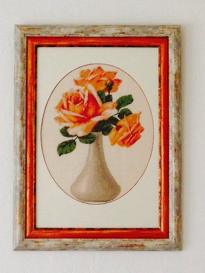Работа «Розы в высокой вазе»