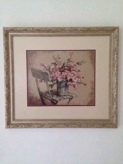 Работа «Розы на белом  стуле»