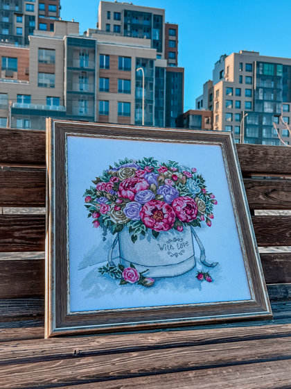 Работа «Пионы в шляпной коробке»