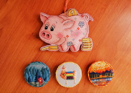 Работа «Броши, пластик»