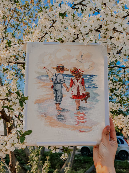 Работа «Держась за руки»