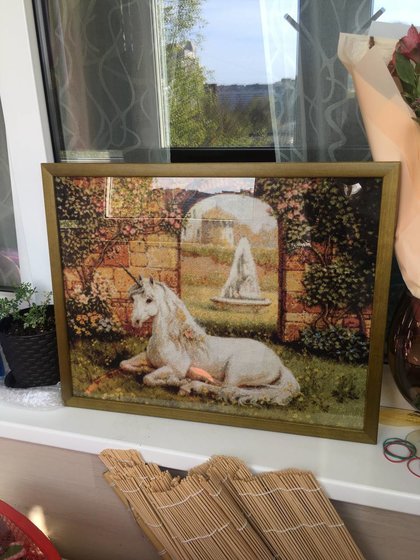 Работа «Единорог на траве»