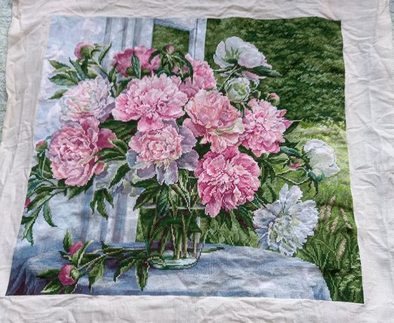 Работа «Пионы у окна Lucas»