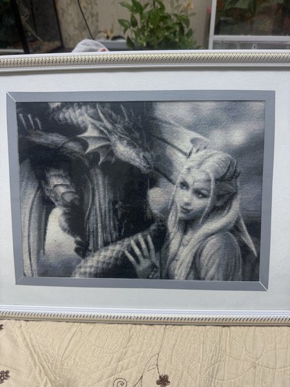 Работа «Монохром девушка и дракон»