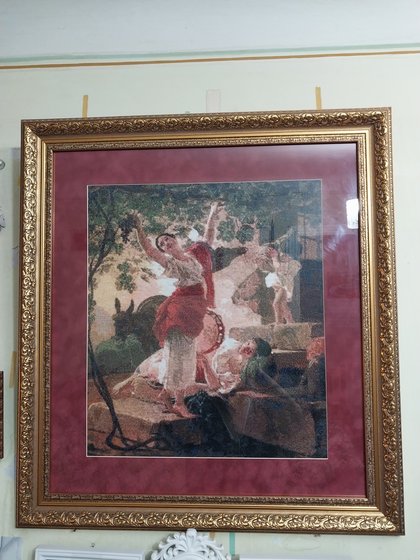 Работа «Девушка собирающая виноград»