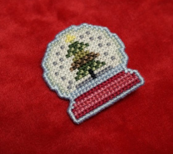 Работа «Значок Новогодний шарик»