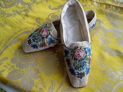 Старинная вышитая обувь №10341