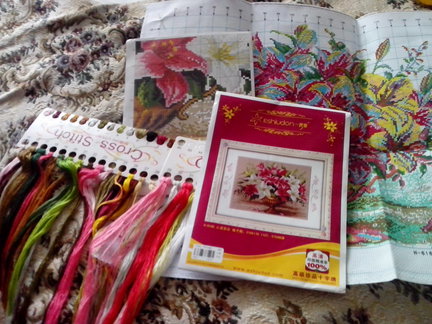 В процессе две вышивки «Букет роз», «Домик в деревне» №38862