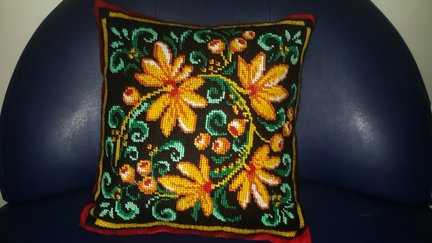 Вышивка подушки «Хохлома» от Чаривницы №69448