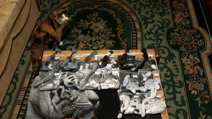 Белый тигр на черной канве №90188