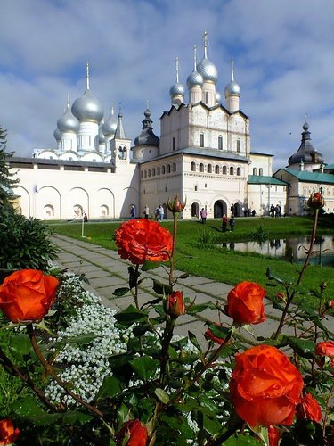 Праздничный кремль - розы, храм, цветы - оригинал