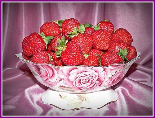 клубника в вазе - ягоды - оригинал