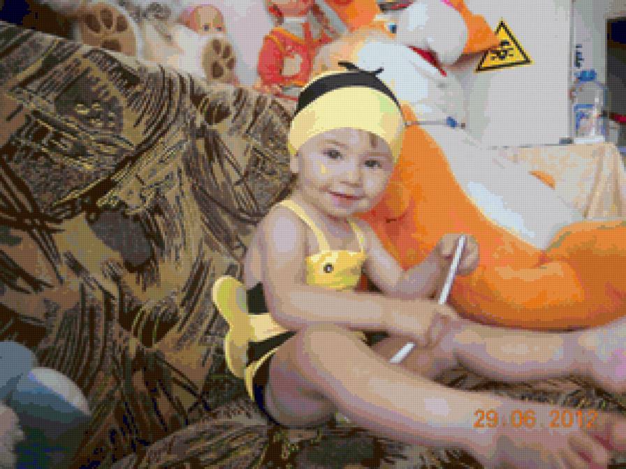 Настюшка - ребенок, пчелка, девочка - предпросмотр