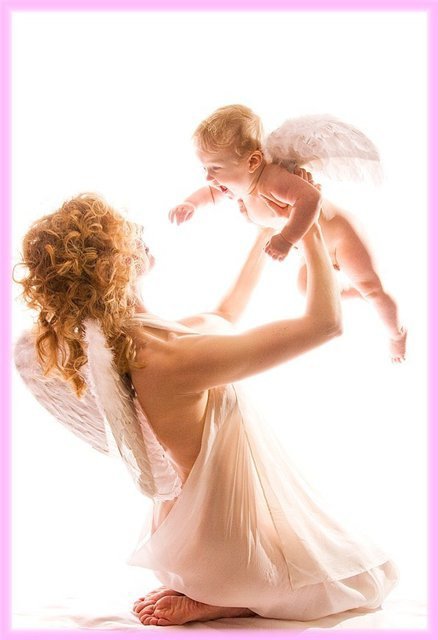 Мамины руки - младенец, мама, ангел, семья - оригинал