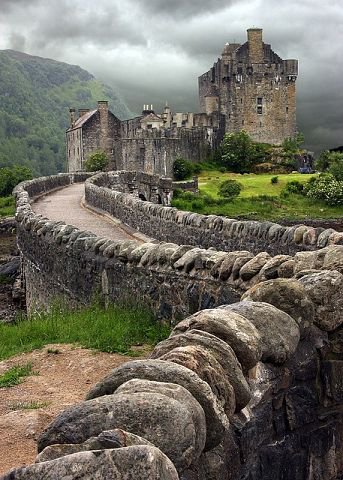 Старый замок - каменная дорога, разное, горы - оригинал