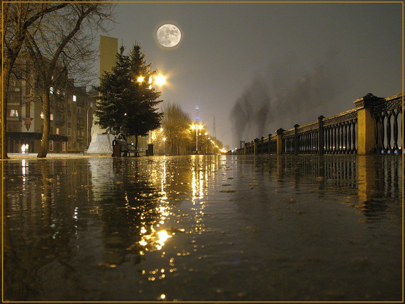 Дождливый вечер - город, луна, осень, дождь, вечер - оригинал