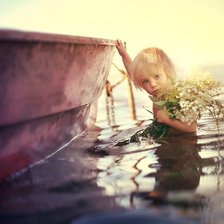 Мальчик и лодка