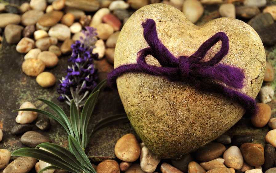 камень и цветы - любовь - оригинал