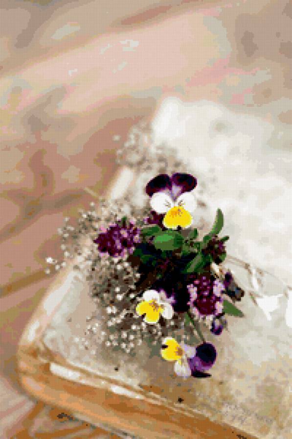 Букетик на книге - книга, цветы - предпросмотр