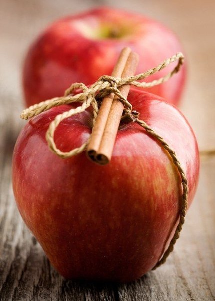 Яблоки с корицей - фрукты - оригинал