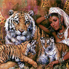 Оригинал схемы вышивки «девушка и тигры» (№200797)