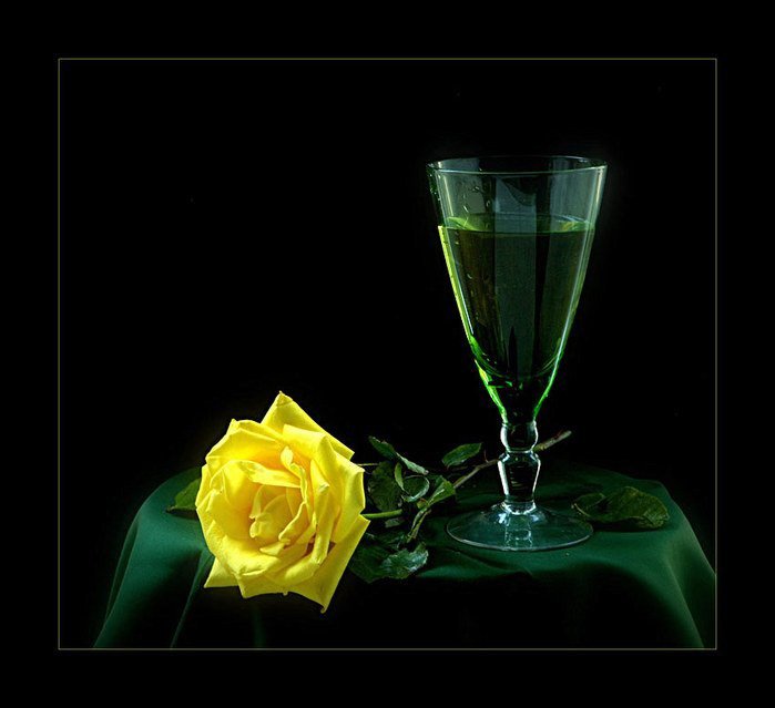 РОЗА - бокал, романтическая ночь, желтая роза - оригинал