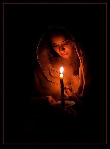 Свеча - лица, портреты, на черном - оригинал