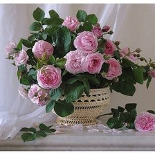 Оригинал схемы вышивки «розы в вазе» (№229625)