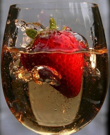 клубника в бокале - бокал, клубника - оригинал