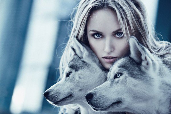 Девушка с волками - девушки - оригинал